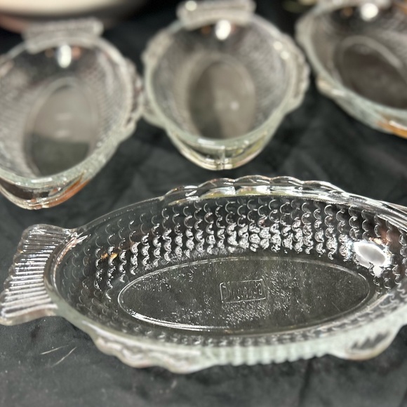Set of 4 Glassbake Fish Plates - Picture 3 of 5